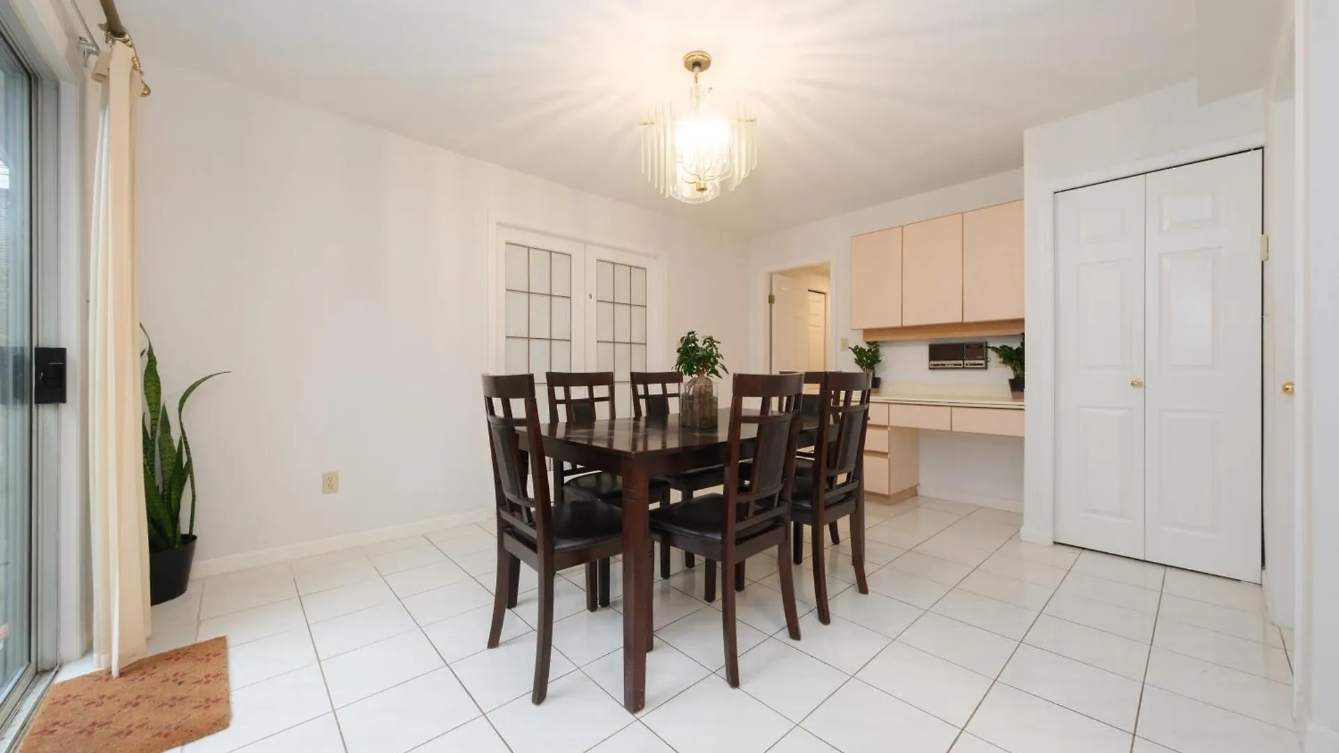 Willow Street Homestay Ванкувер